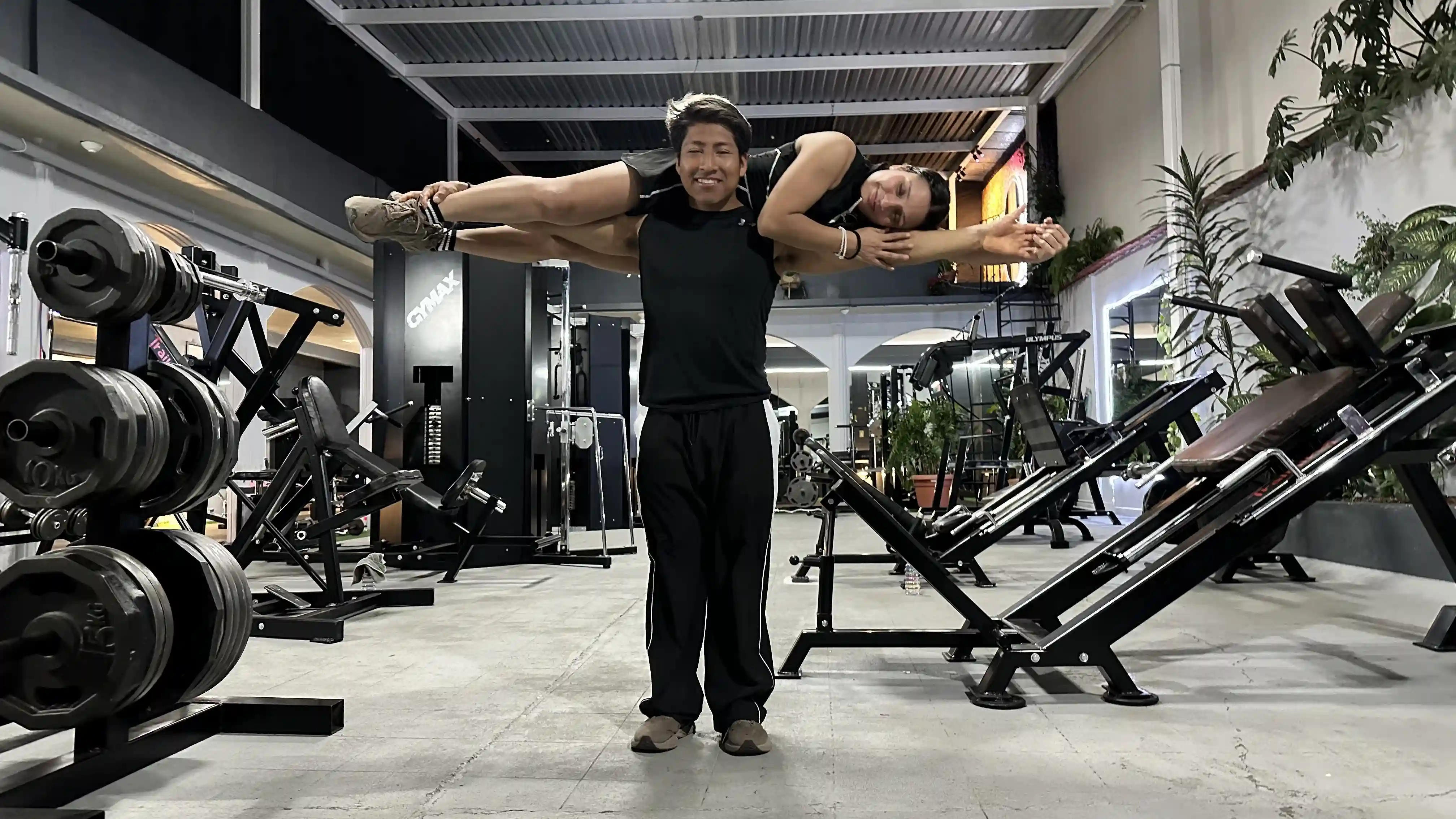 Transformaciones y resultados de miembros de Gym Trasciende