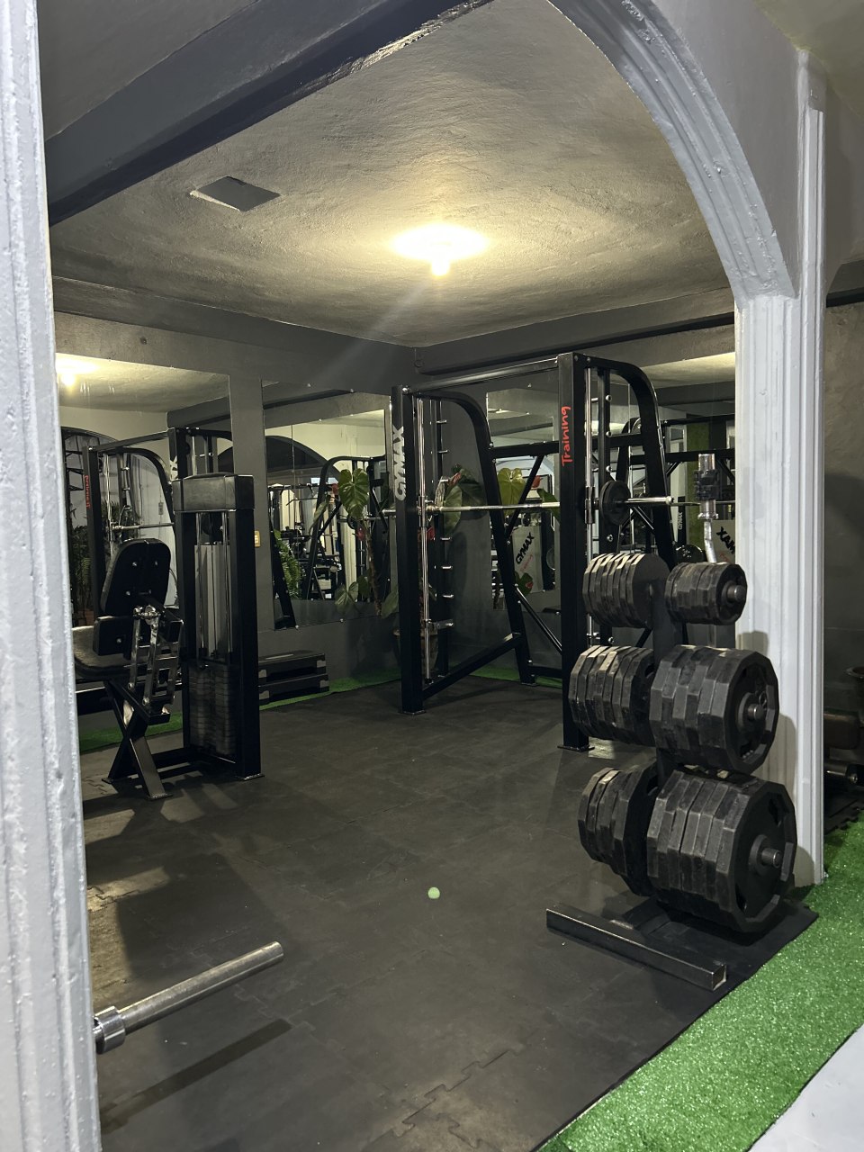 Instalaciones modernas del gimnasio Trasciende en Ocotlán de Morelos